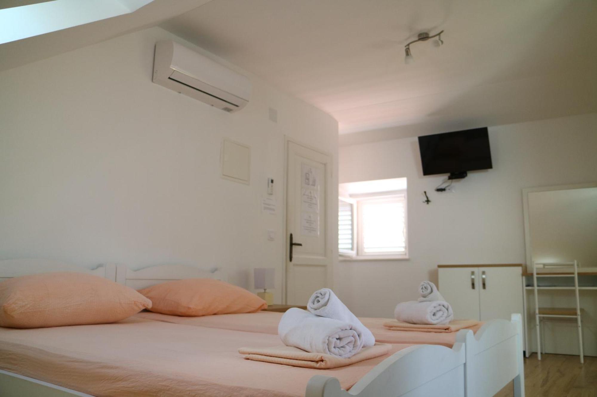 Studio Apartments & Rooms Lela, Sipan Island Шипанска-Лука Номер фото
